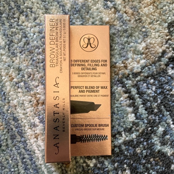 Mario Badescu Cosmetic Bag and Makeup Samples - Picture 7 of 8